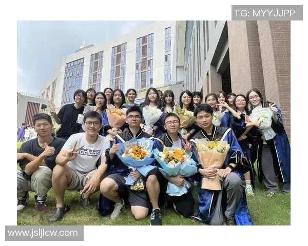 全球足球明星与他们的祖国：荣耀与挑战并肩同行