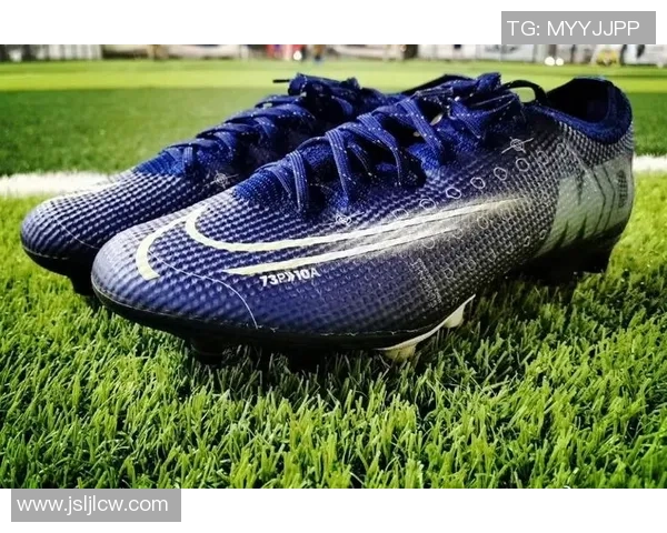 各大球星偏爱的品牌足球鞋盘点与分析解析