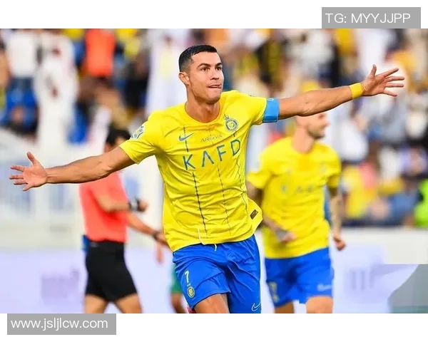 足球巨星对决精彩纷呈 全程直播带你领略巅峰对抗激情时刻